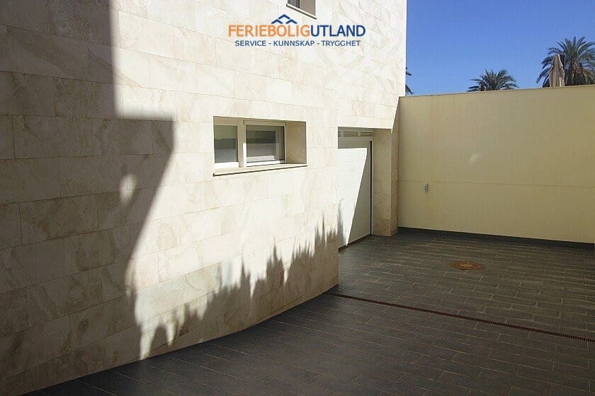 5 quarto Moradia para venda em La Zenia com piscina garagem - 1 500 000 € (Ref: 10031162)