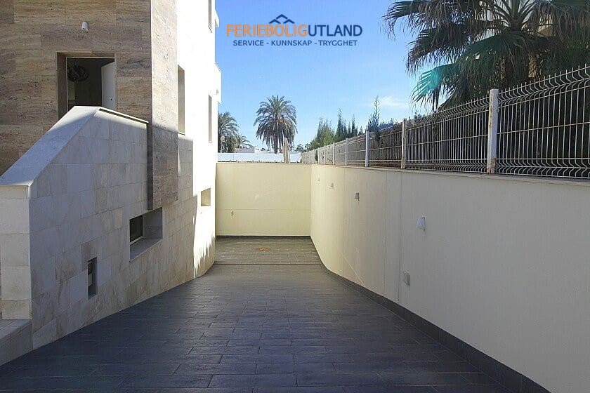 5 quarto Moradia para venda em La Zenia com piscina garagem - 1 500 000 € (Ref: 10031162)