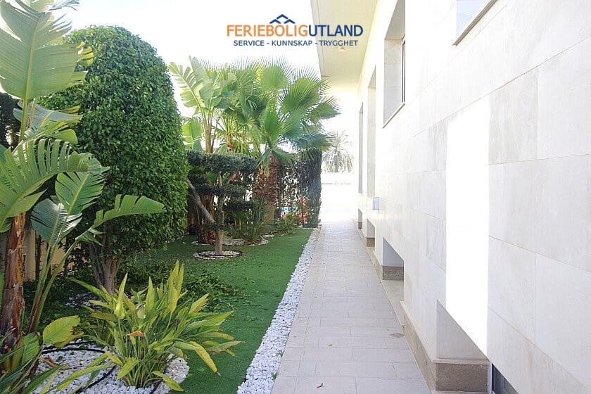 5 quarto Moradia para venda em La Zenia com piscina garagem - 1 500 000 € (Ref: 10031162)