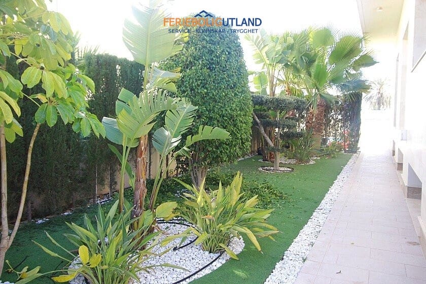 5 quarto Moradia para venda em La Zenia com piscina garagem - 1 500 000 € (Ref: 10031162)