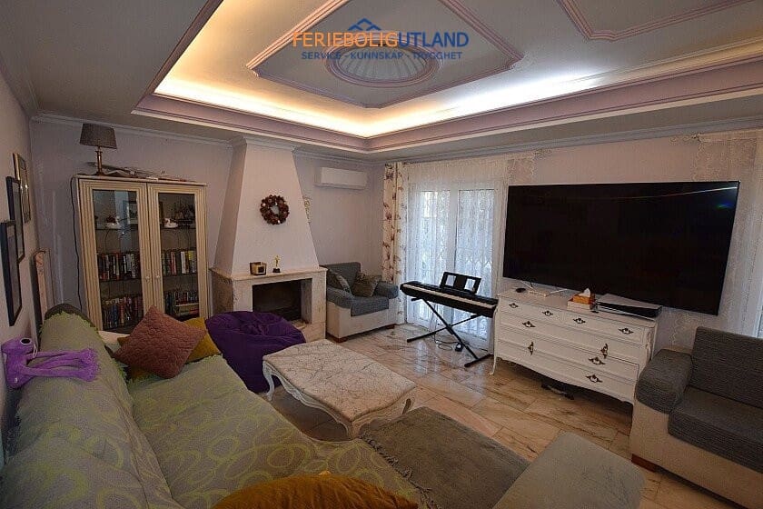 3 makuuhuone Huvila myytävänä paikassa Torrevieja mukana uima-altaan 
autotalli - 590 000 € (Ref: 10031163)