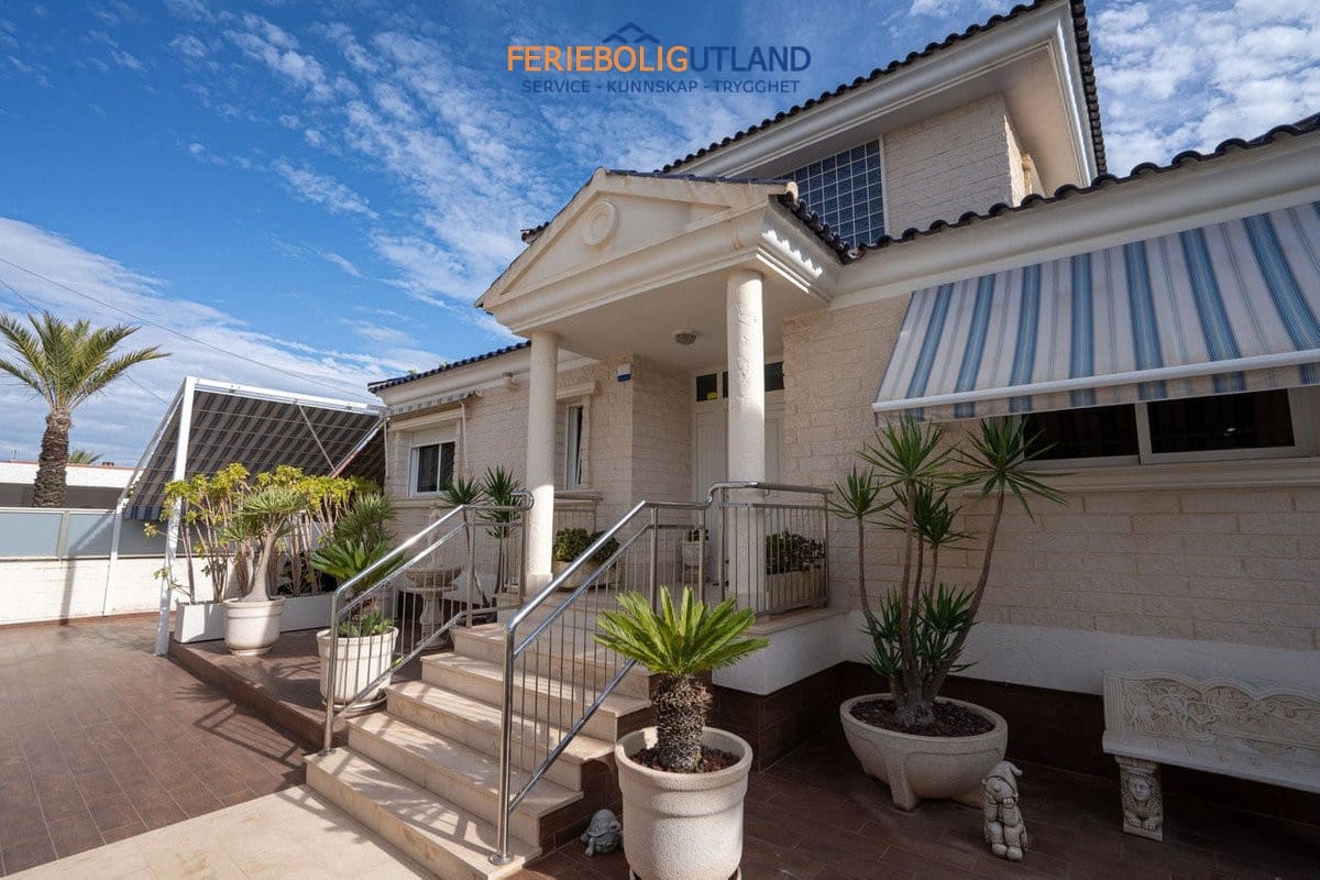 5 Zimmer Villa zu verkaufen in La Mata mit Pool Garage - 1.170.000 € (Ref: 10031165)