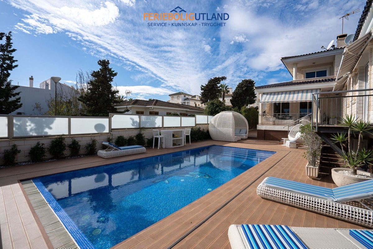 5 Zimmer Villa zu verkaufen in La Mata mit Pool Garage - 1.170.000 € (Ref: 10031165)