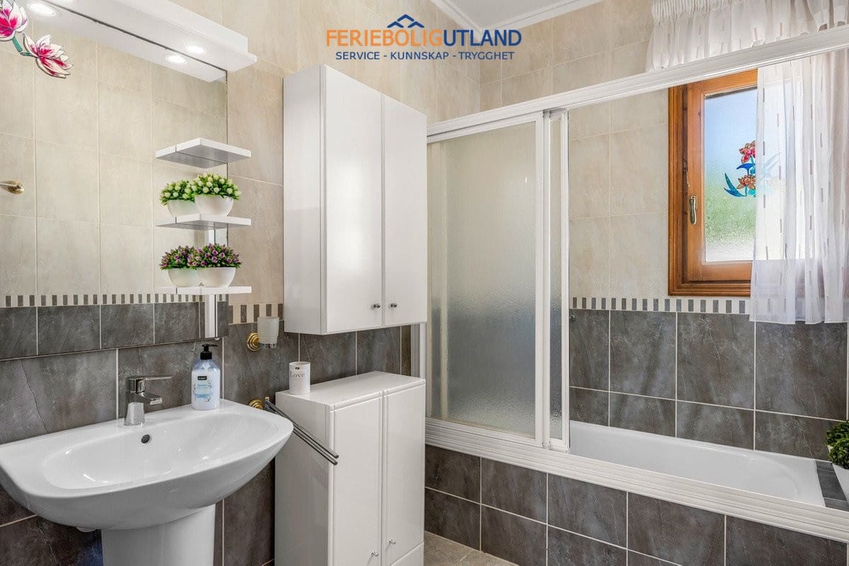 5 bedroom Villa for sale in Ciudad Quesada with pool garage - € 480,000 (Ref: 10032399)