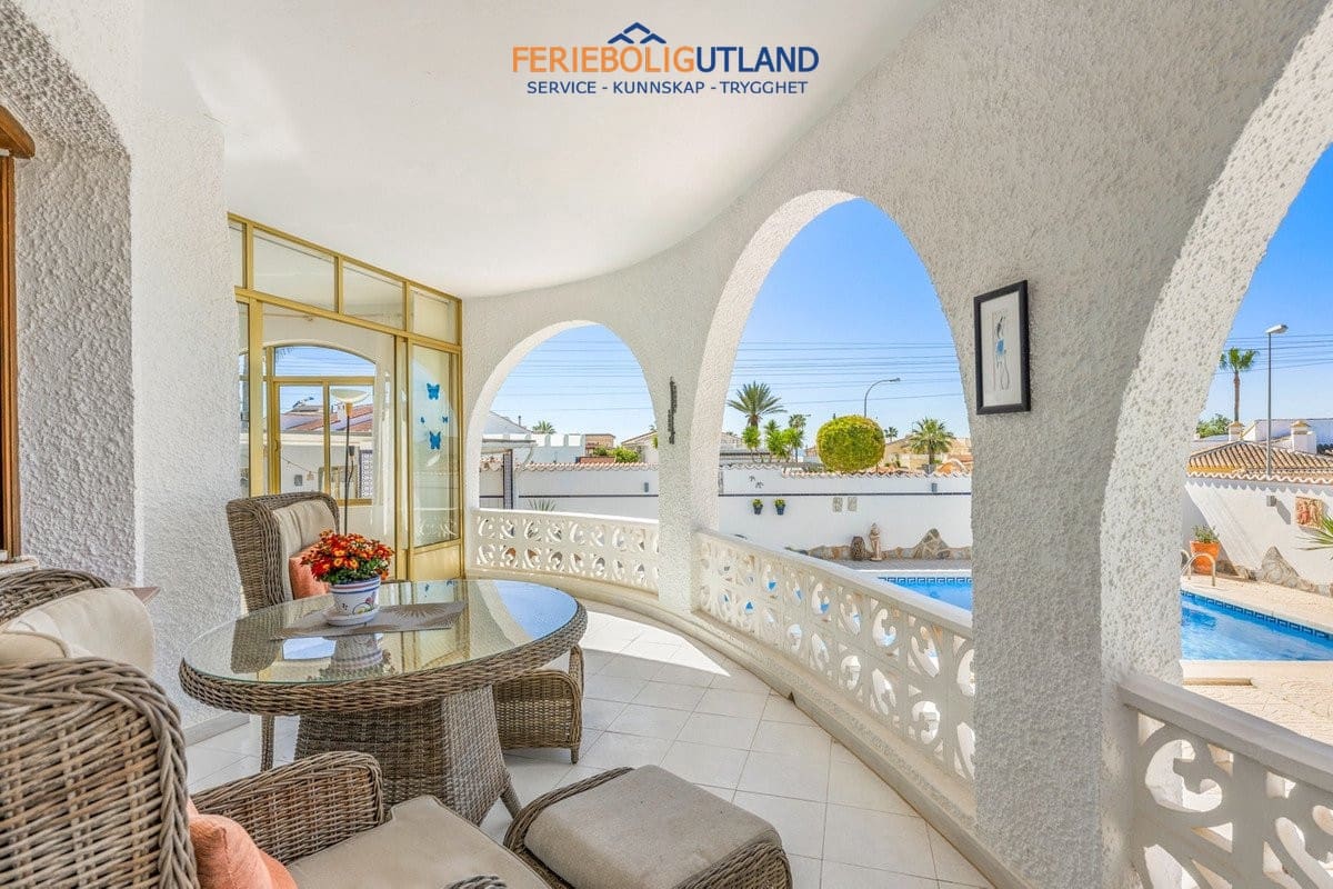 5 bedroom Villa for sale in Ciudad Quesada with pool garage - € 480,000 (Ref: 10032399)
