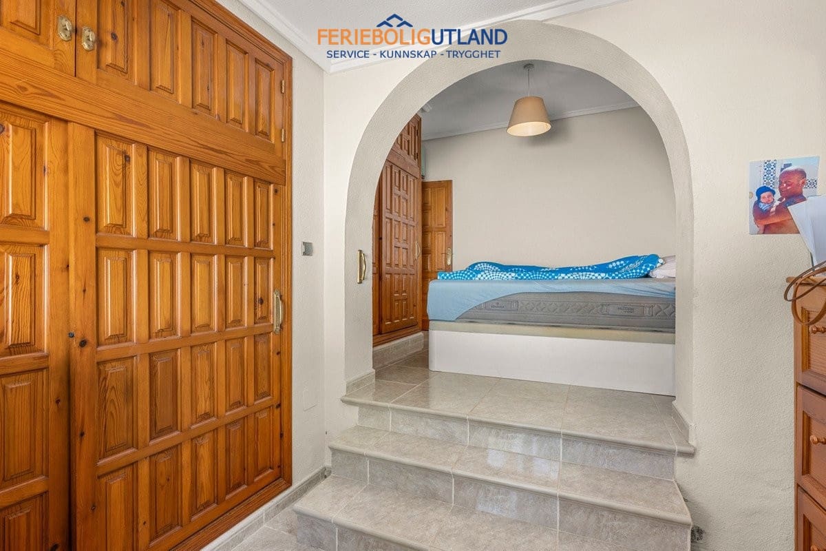 5 bedroom Villa for sale in Ciudad Quesada with pool garage - € 480,000 (Ref: 10032399)