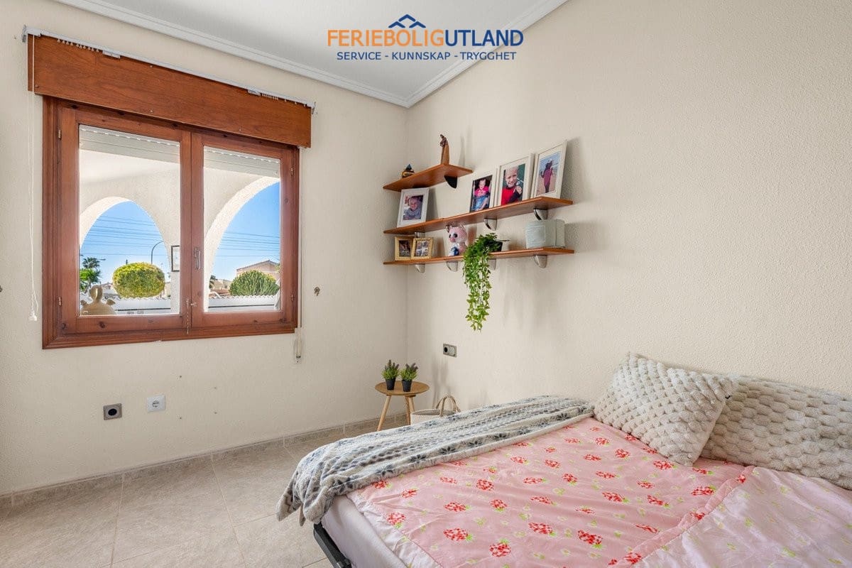 5 bedroom Villa for sale in Ciudad Quesada with pool garage - € 480,000 (Ref: 10032399)