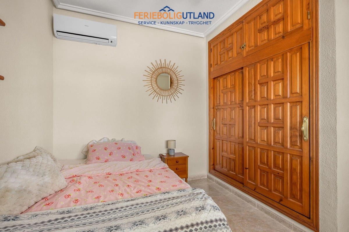 5 bedroom Villa for sale in Ciudad Quesada with pool garage - € 480,000 (Ref: 10032399)