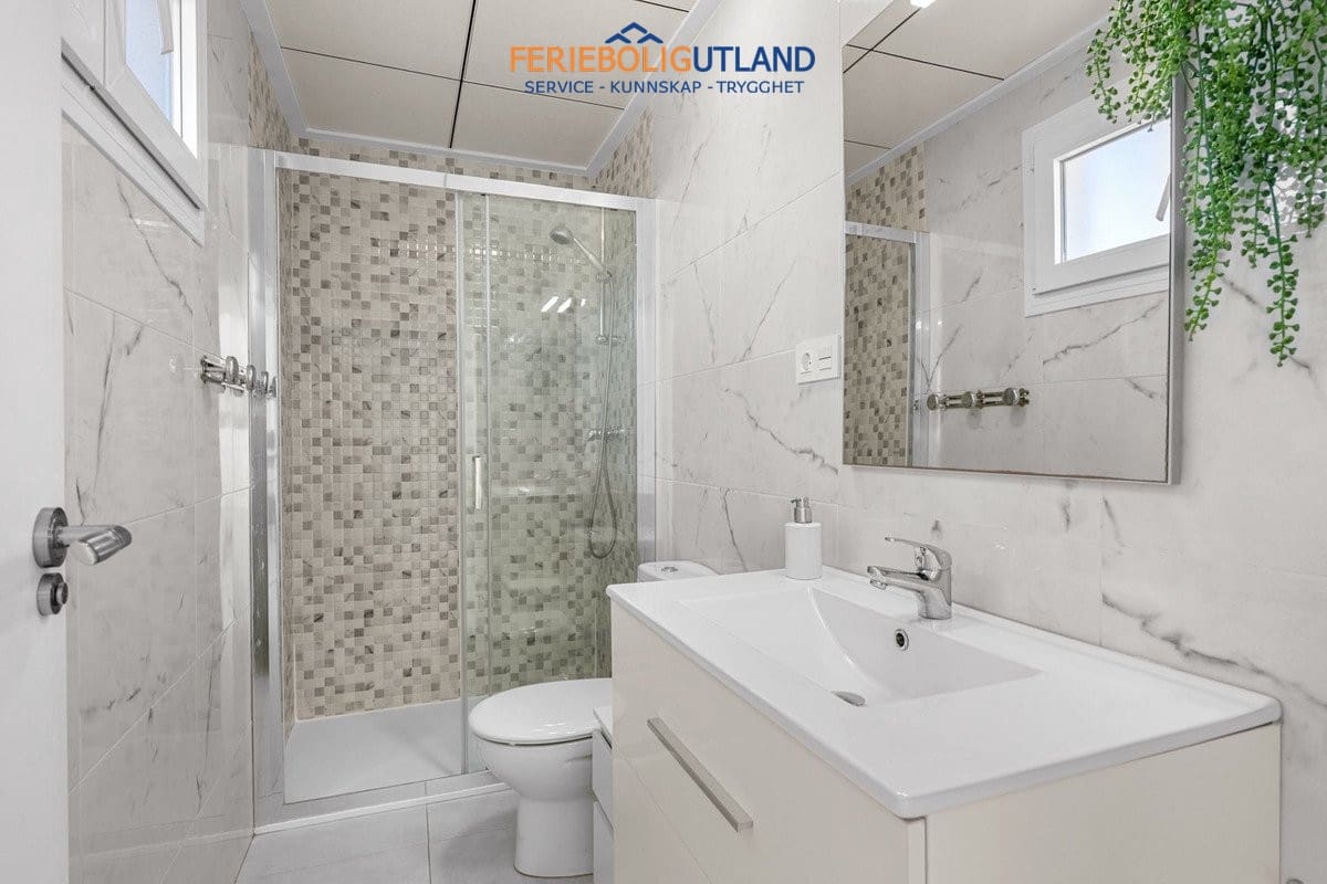 5 bedroom Villa for sale in Ciudad Quesada with pool garage - € 480,000 (Ref: 10032399)