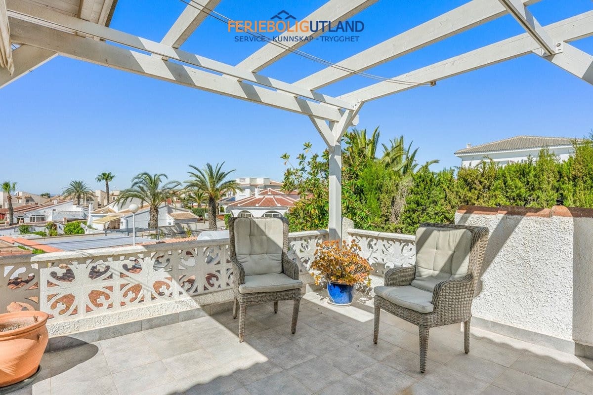 5 bedroom Villa for sale in Ciudad Quesada with pool garage - € 480,000 (Ref: 10032399)