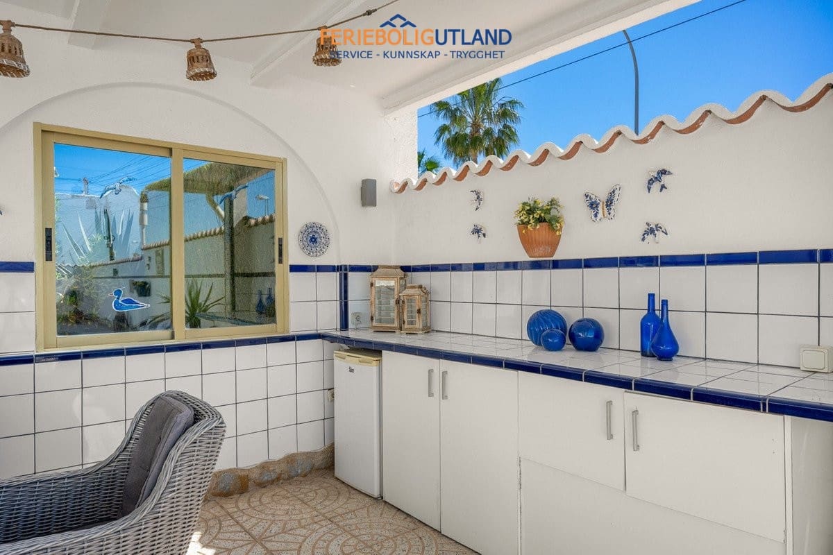 5 bedroom Villa for sale in Ciudad Quesada with pool garage - € 480,000 (Ref: 10032399)