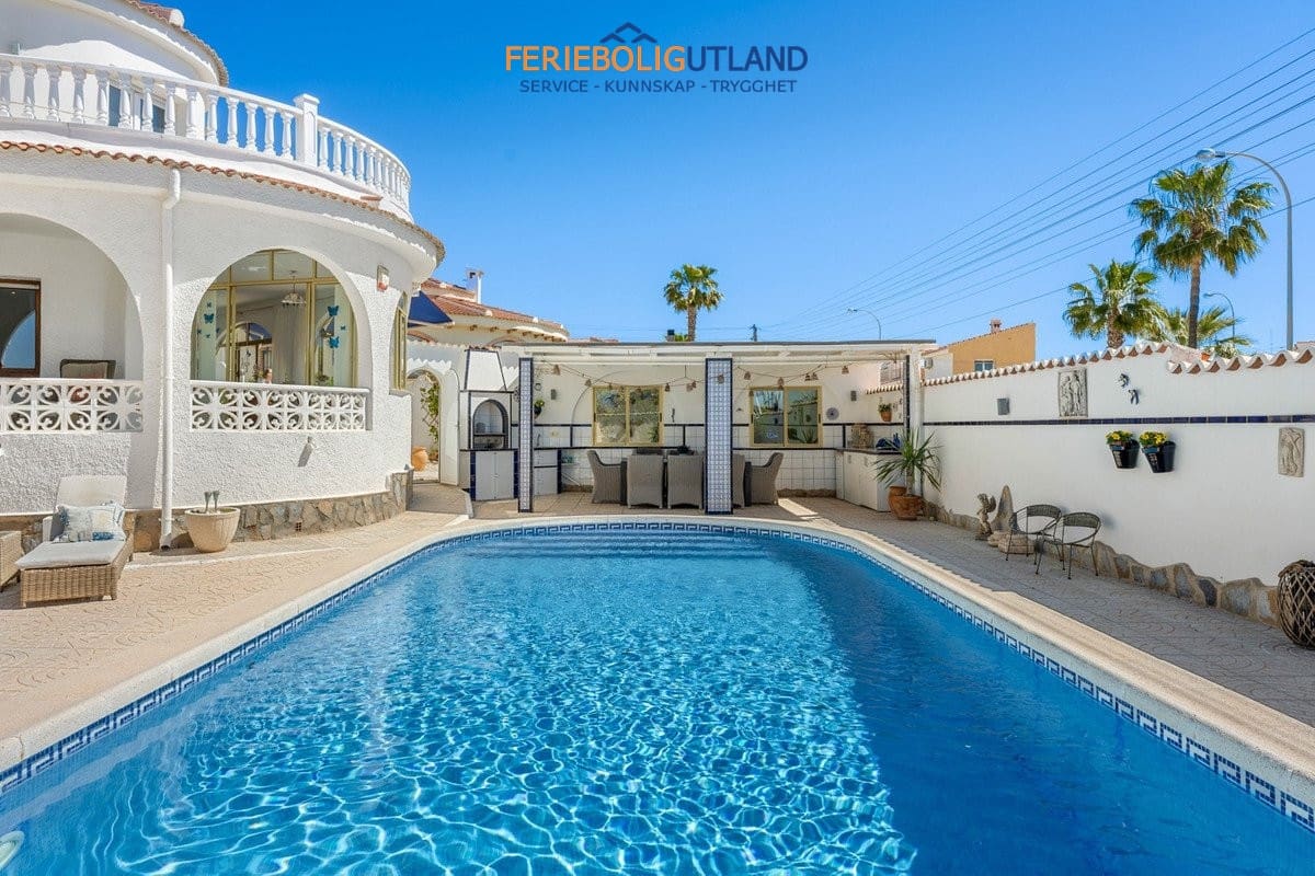 5 bedroom Villa for sale in Ciudad Quesada with pool garage - € 480,000 (Ref: 10032399)