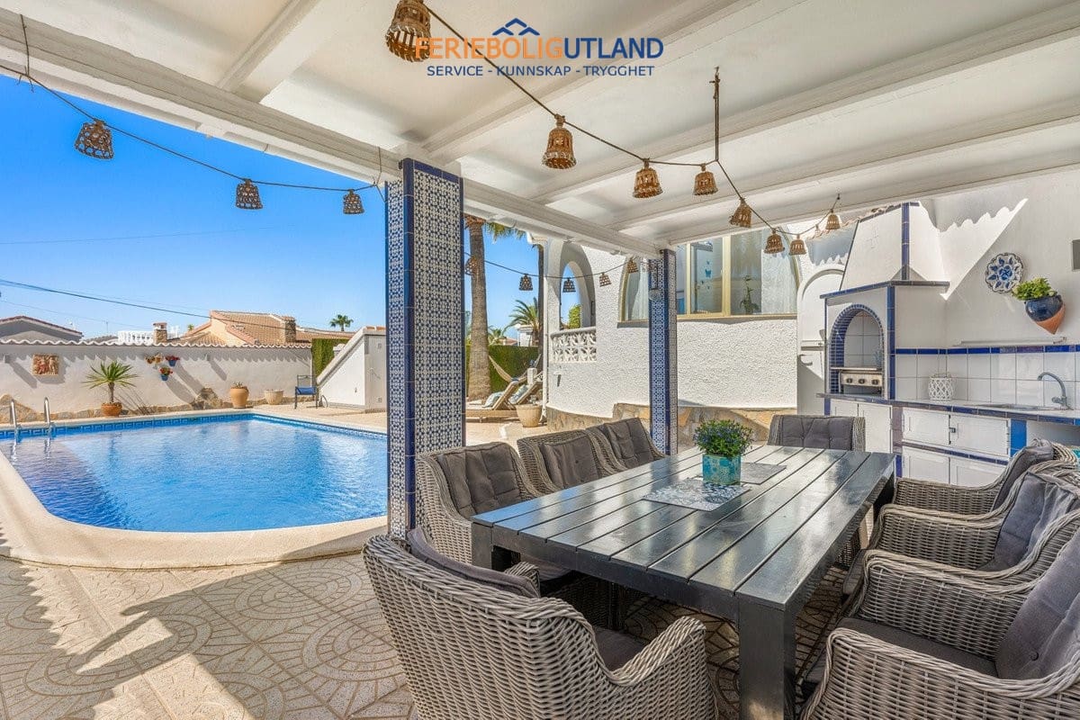 5 bedroom Villa for sale in Ciudad Quesada with pool garage - € 480,000 (Ref: 10032399)