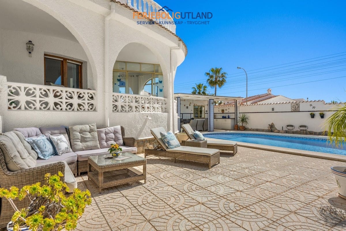 5 bedroom Villa for sale in Ciudad Quesada with pool garage - € 480,000 (Ref: 10032399)