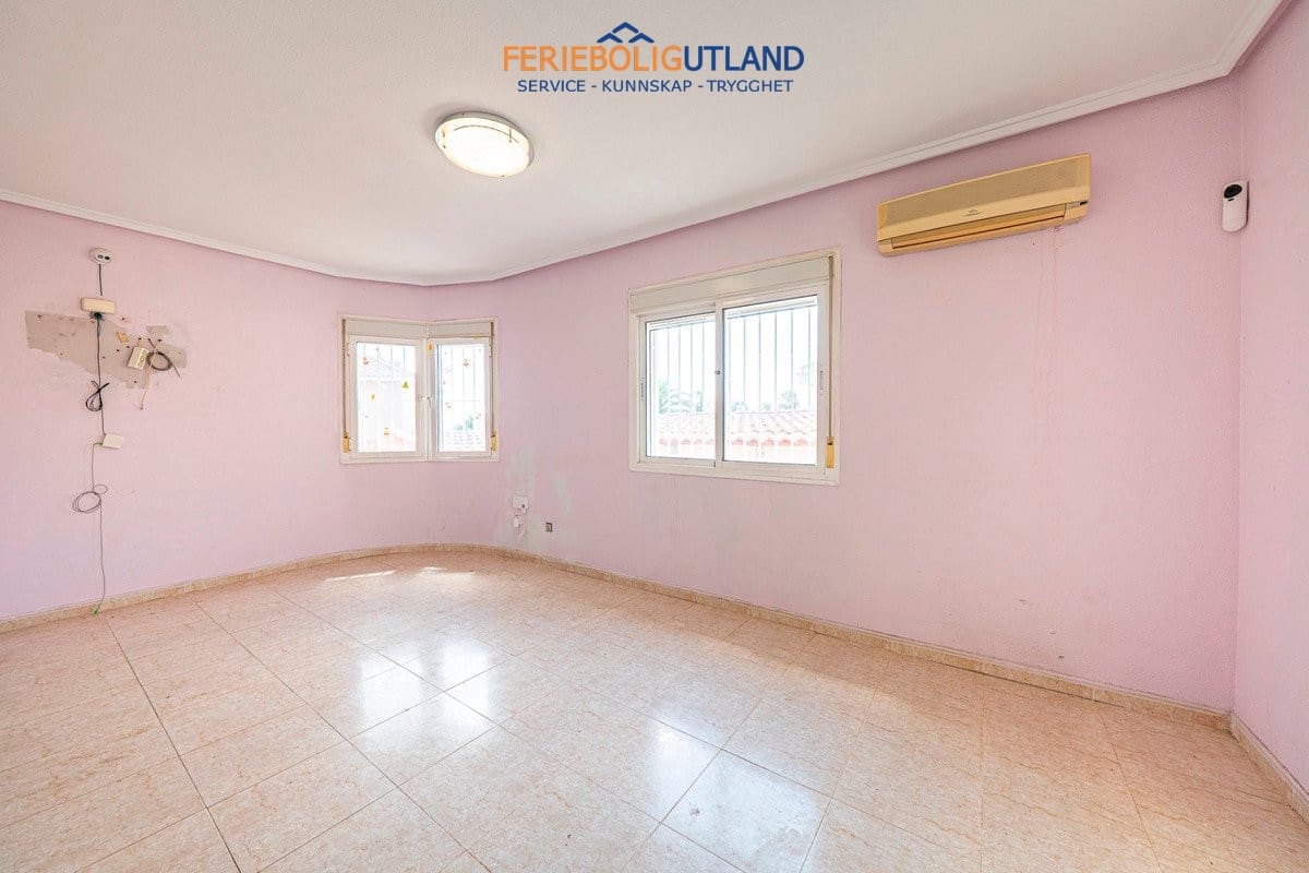 3 sovrum Villa till salu i Ciudad Quesada med pool garage - 399 000 € (Ref: 10032401)