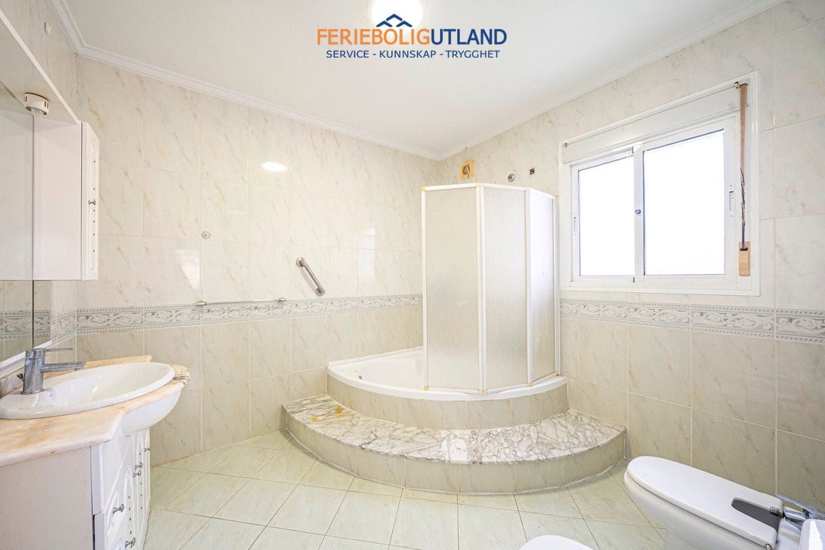 3 sovrum Villa till salu i Ciudad Quesada med pool garage - 399 000 € (Ref: 10032401)