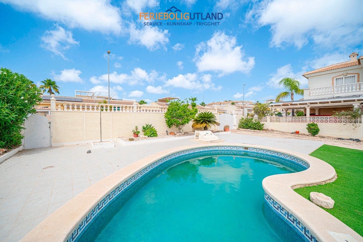 3 sovrum Villa till salu i Ciudad Quesada med pool garage - 399 000 € (Ref: 10032401)