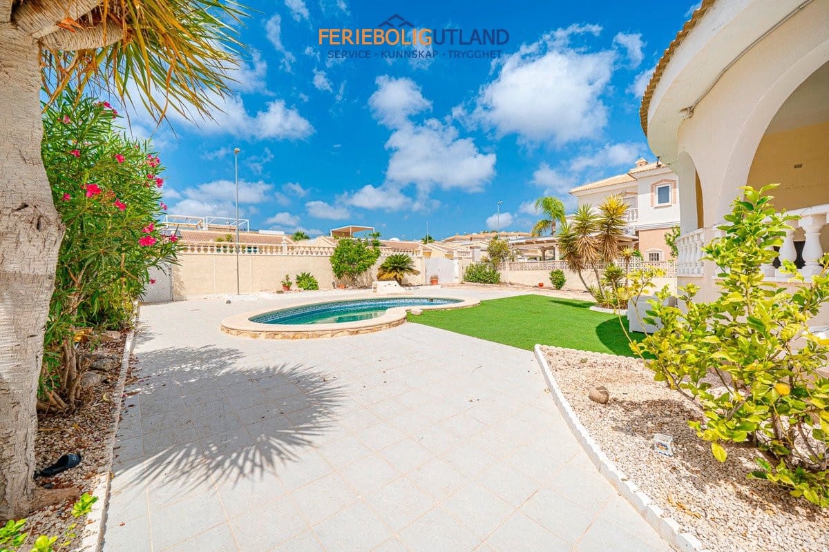 3 sovrum Villa till salu i Ciudad Quesada med pool garage - 399 000 € (Ref: 10032401)