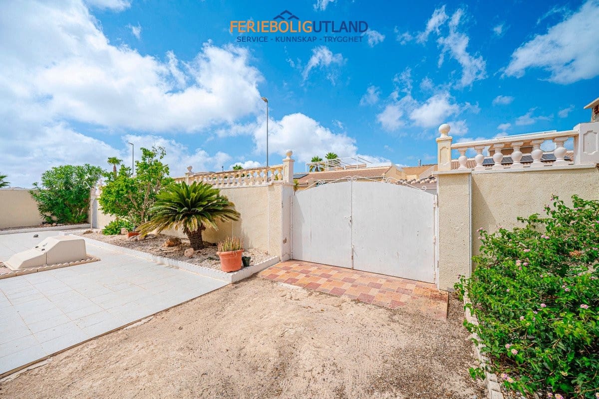 3 sovrum Villa till salu i Ciudad Quesada med pool garage - 399 000 € (Ref: 10032401)