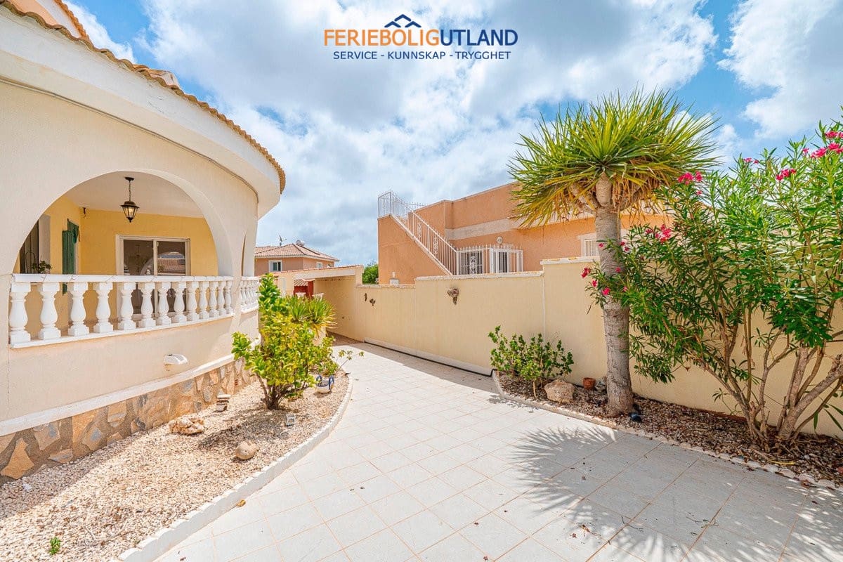 3 sovrum Villa till salu i Ciudad Quesada med pool garage - 399 000 € (Ref: 10032401)
