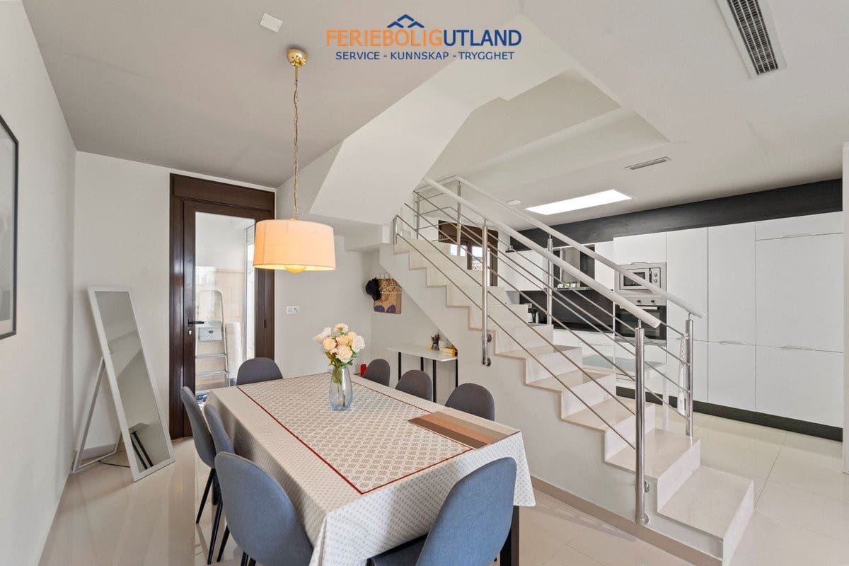 2 sypialnia Dom na sprzedaż w Villamartin z basenem - 370 000 € (Ref: 10032489)