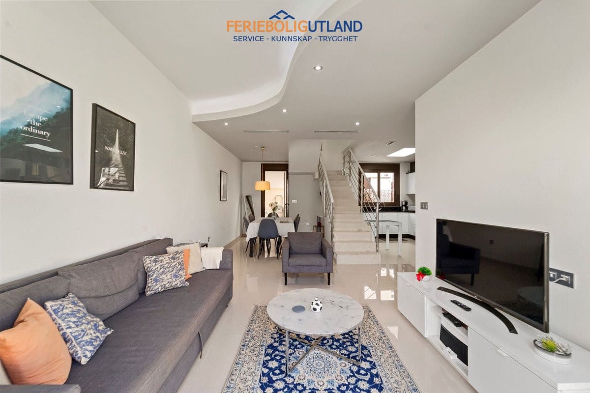 2 sypialnia Dom na sprzedaż w Villamartin z basenem - 370 000 € (Ref: 10032489)