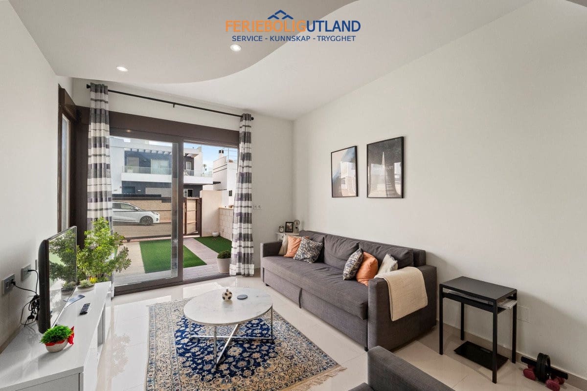 2 sypialnia Dom na sprzedaż w Villamartin z basenem - 370 000 € (Ref: 10032489)