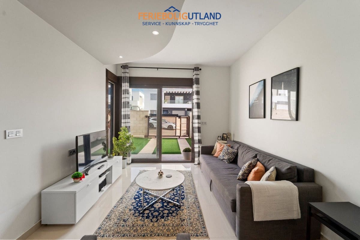 2 sypialnia Dom na sprzedaż w Villamartin z basenem - 370 000 € (Ref: 10032489)