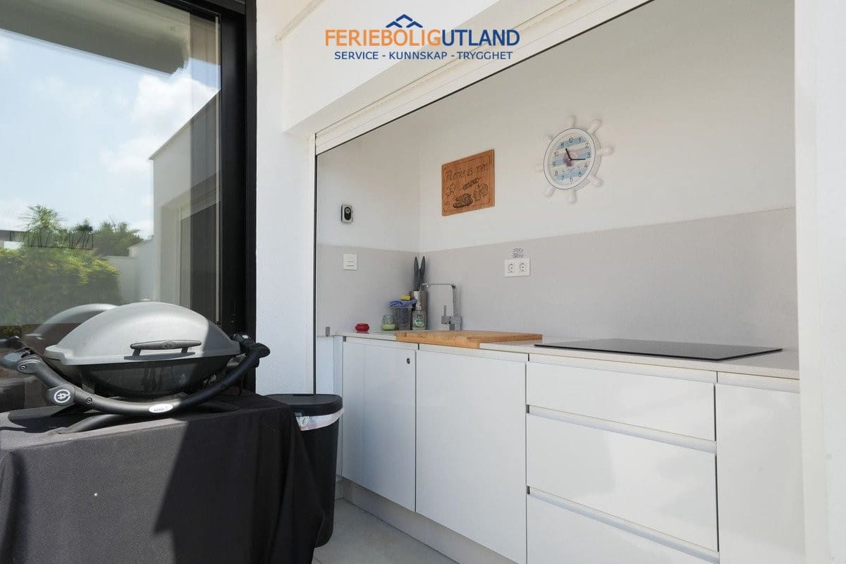 5 makuuhuone Omakotitalo myytävänä paikassa San Pedro del Pinatar mukana uima-altaan 
autotalli - 525 000 € (Ref: 10032491)