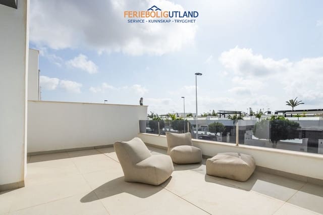 5 makuuhuone Omakotitalo myytävänä paikassa San Pedro del Pinatar ciudad, San Pedro del Pinatar mukana uima-altaan 
autotalli - 525 000 € (Ref: 10032491)