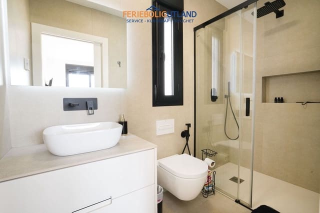 5 makuuhuone Omakotitalo myytävänä paikassa San Pedro del Pinatar ciudad, San Pedro del Pinatar mukana uima-altaan 
autotalli - 525 000 € (Ref: 10032491)