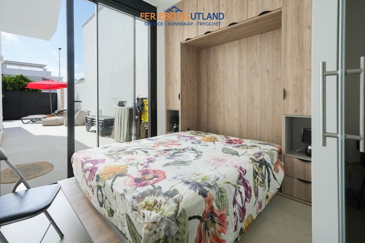 5 makuuhuone Omakotitalo myytävänä paikassa San Pedro del Pinatar mukana uima-altaan 
autotalli - 525 000 € (Ref: 10032491)