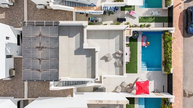5 makuuhuone Omakotitalo myytävänä paikassa San Pedro del Pinatar ciudad, San Pedro del Pinatar mukana uima-altaan 
autotalli - 525 000 € (Ref: 10032491)