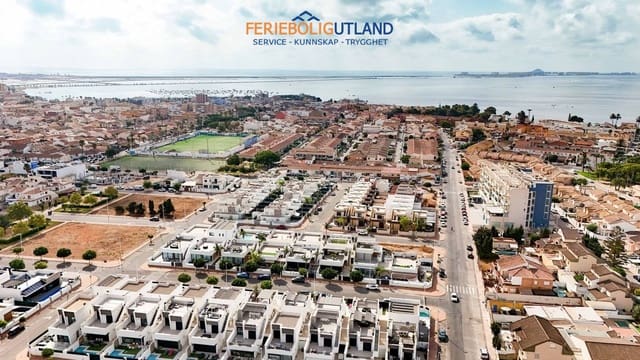 5 makuuhuone Omakotitalo myytävänä paikassa San Pedro del Pinatar ciudad, San Pedro del Pinatar mukana uima-altaan 
autotalli - 525 000 € (Ref: 10032491)