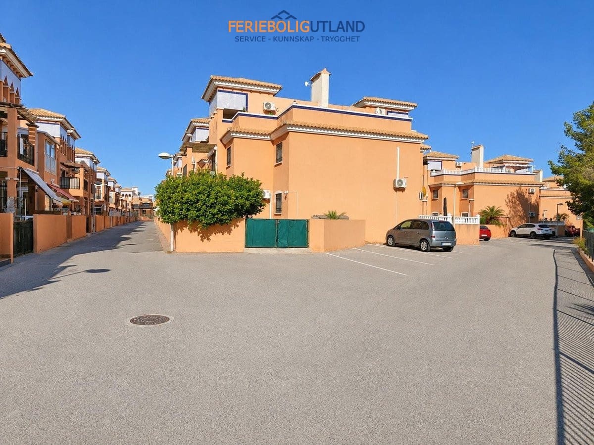 2 soverom Leilighet til salgs i Playa Flamenca med svømmebasseng garasje - € 149 000 (Ref: 10032492)