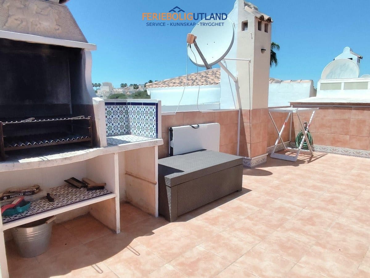 Chalet de 4 habitaciones en Playa Flamenca en venta con piscina - 280.000 € (Ref: 10032493)