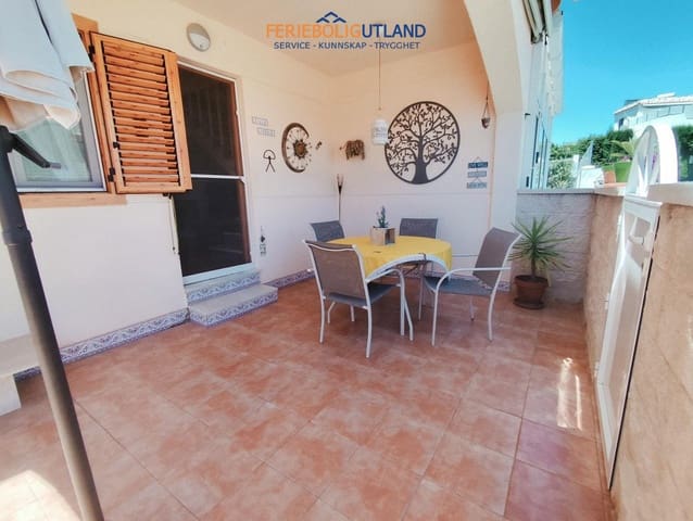 Chalet de 4 habitaciones en Playa Flamenca, Orihuela en venta con piscina - 280.000 € (Ref: 10032493)