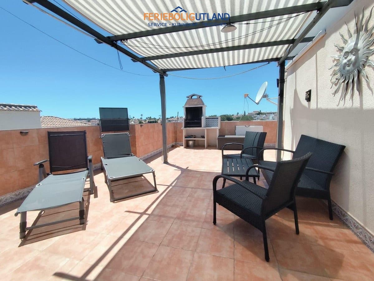 Chalet de 4 habitaciones en Playa Flamenca en venta con piscina - 280.000 € (Ref: 10032493)