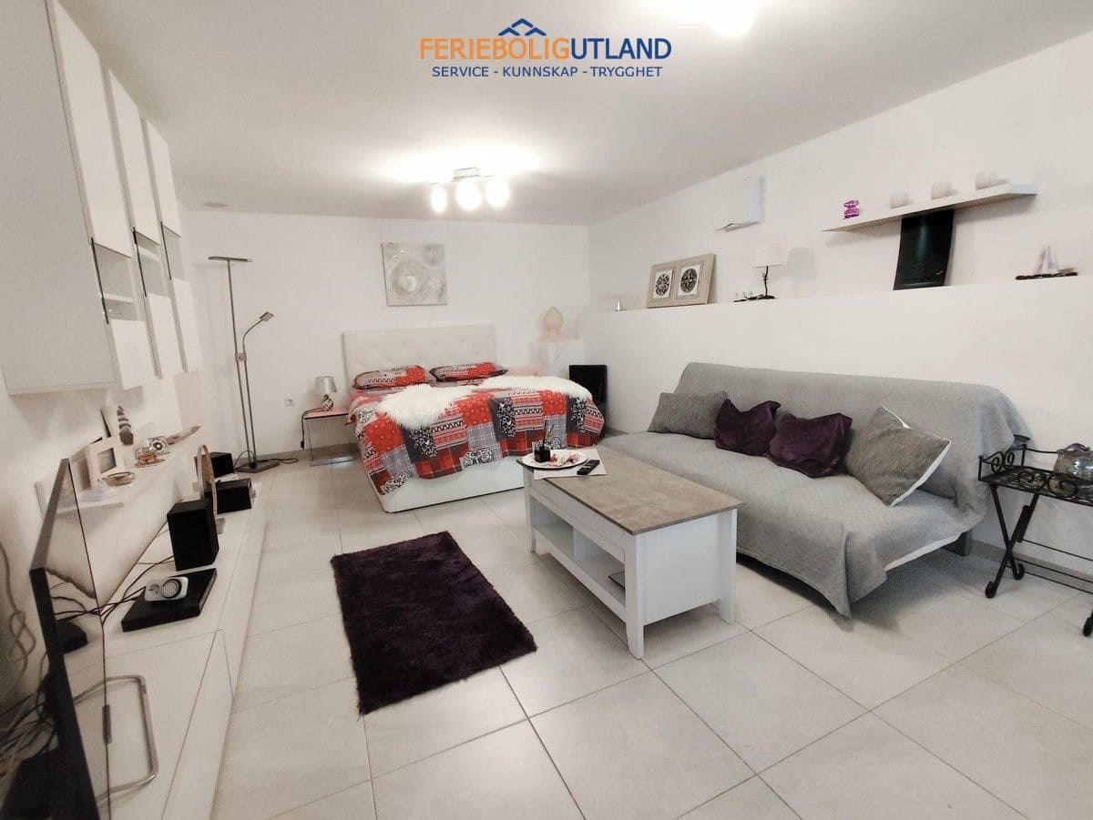 Chalet de 4 habitaciones en Playa Flamenca en venta con piscina - 280.000 € (Ref: 10032493)