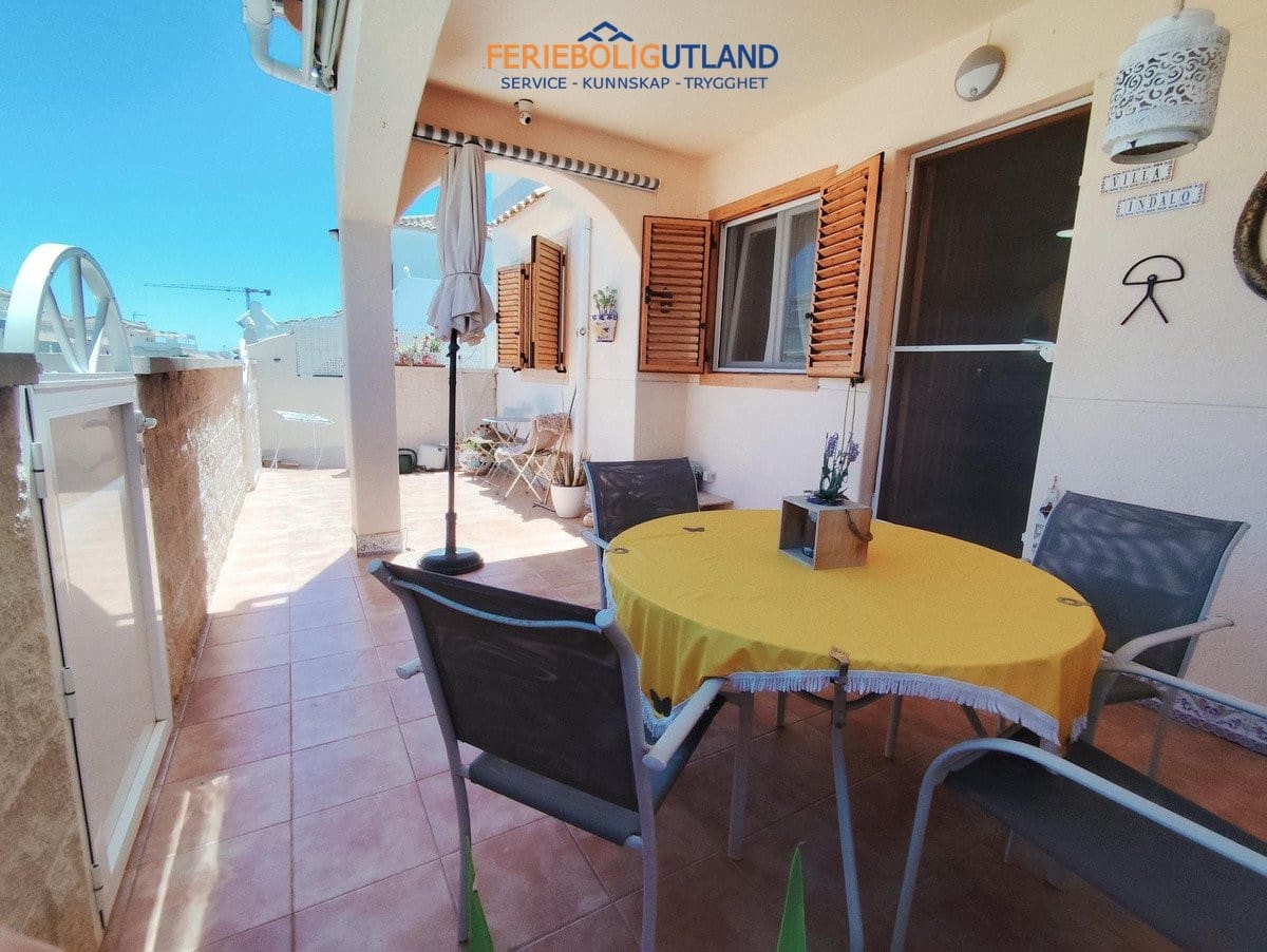 Chalet de 4 habitaciones en Playa Flamenca en venta con piscina - 280.000 € (Ref: 10032493)