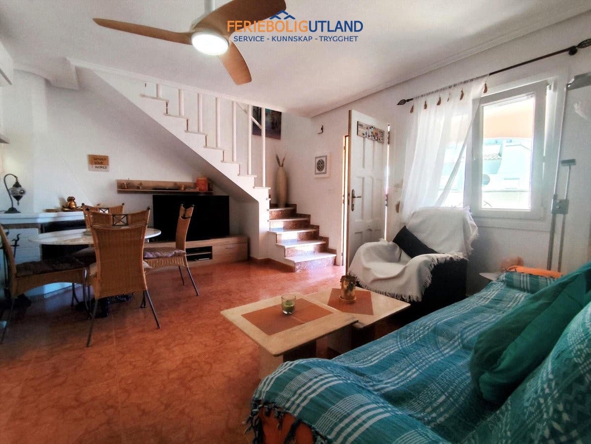 Chalet de 4 habitaciones en Playa Flamenca en venta con piscina - 280.000 € (Ref: 10032493)