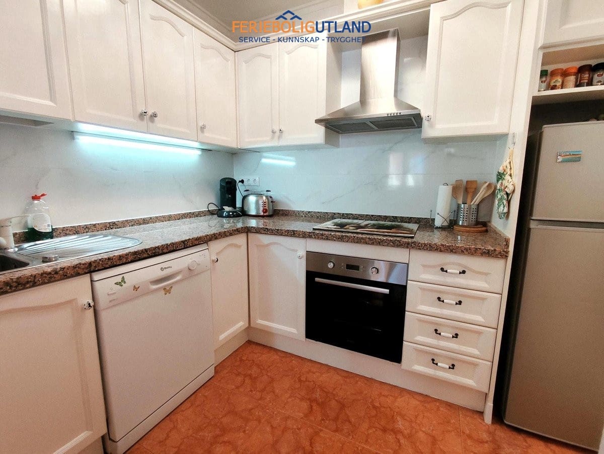 Chalet de 4 habitaciones en Playa Flamenca en venta con piscina - 280.000 € (Ref: 10032493)