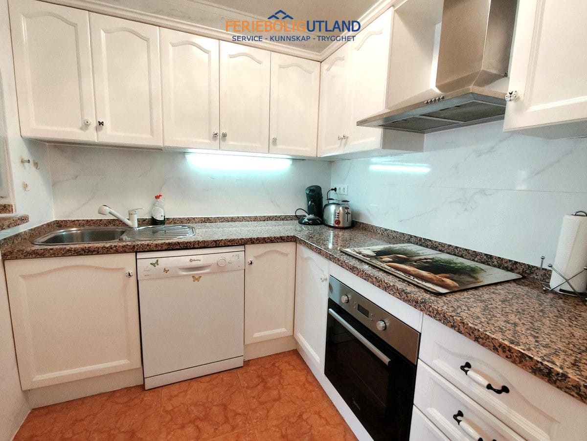 Chalet de 4 habitaciones en Playa Flamenca en venta con piscina - 280.000 € (Ref: 10032493)