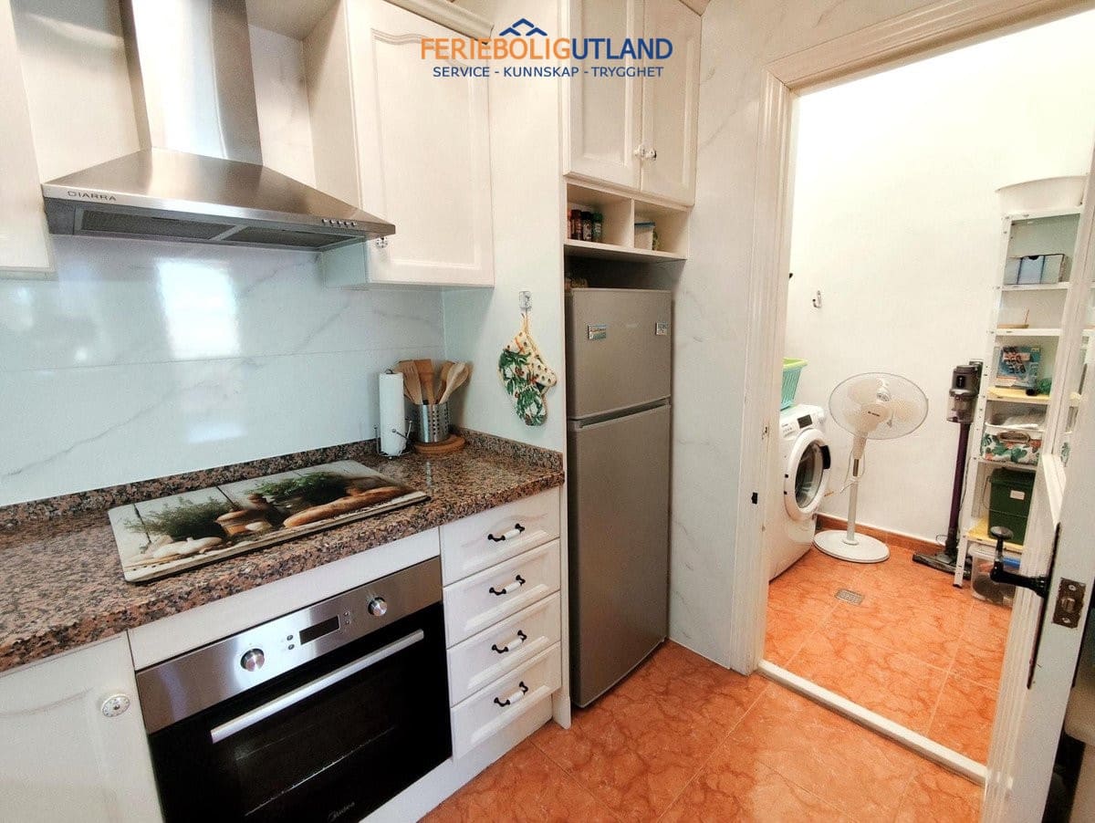 Chalet de 4 habitaciones en Playa Flamenca en venta con piscina - 280.000 € (Ref: 10032493)