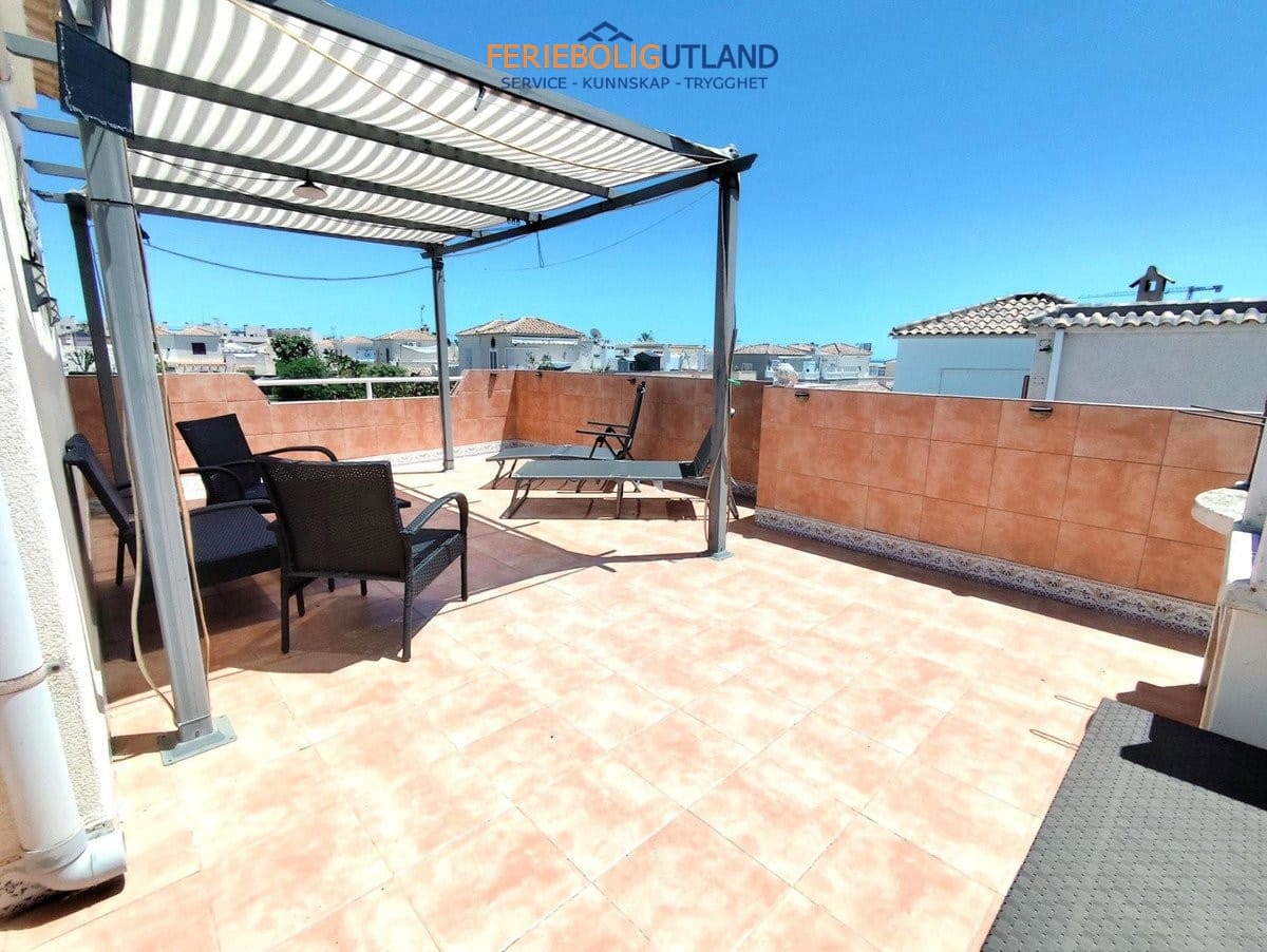 Chalet de 4 habitaciones en Playa Flamenca en venta con piscina - 280.000 € (Ref: 10032493)