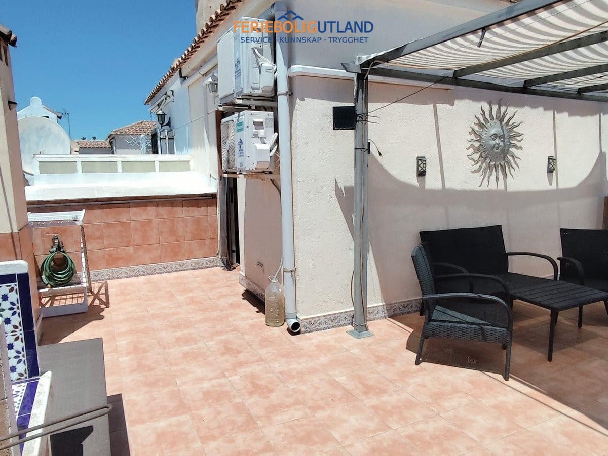 Chalet de 4 habitaciones en Playa Flamenca en venta con piscina - 280.000 € (Ref: 10032493)