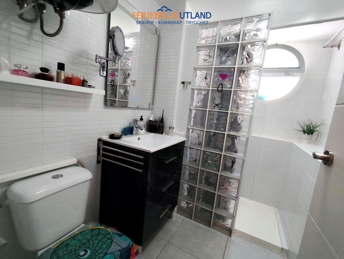 Chalet de 4 habitaciones en Playa Flamenca en venta con piscina - 280.000 € (Ref: 10032493)