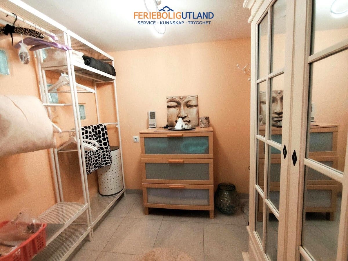 Chalet de 4 habitaciones en Playa Flamenca en venta con piscina - 280.000 € (Ref: 10032493)