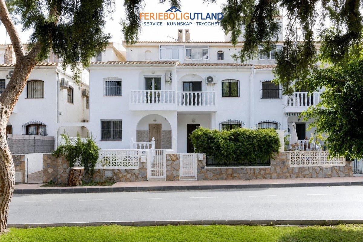 3 sovrum Villa till salu i La Zenia med garage - 338 000 € (Ref: 10032494)
