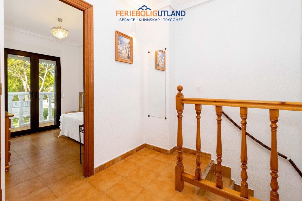 3 sovrum Villa till salu i La Zenia med garage - 338 000 € (Ref: 10032494)
